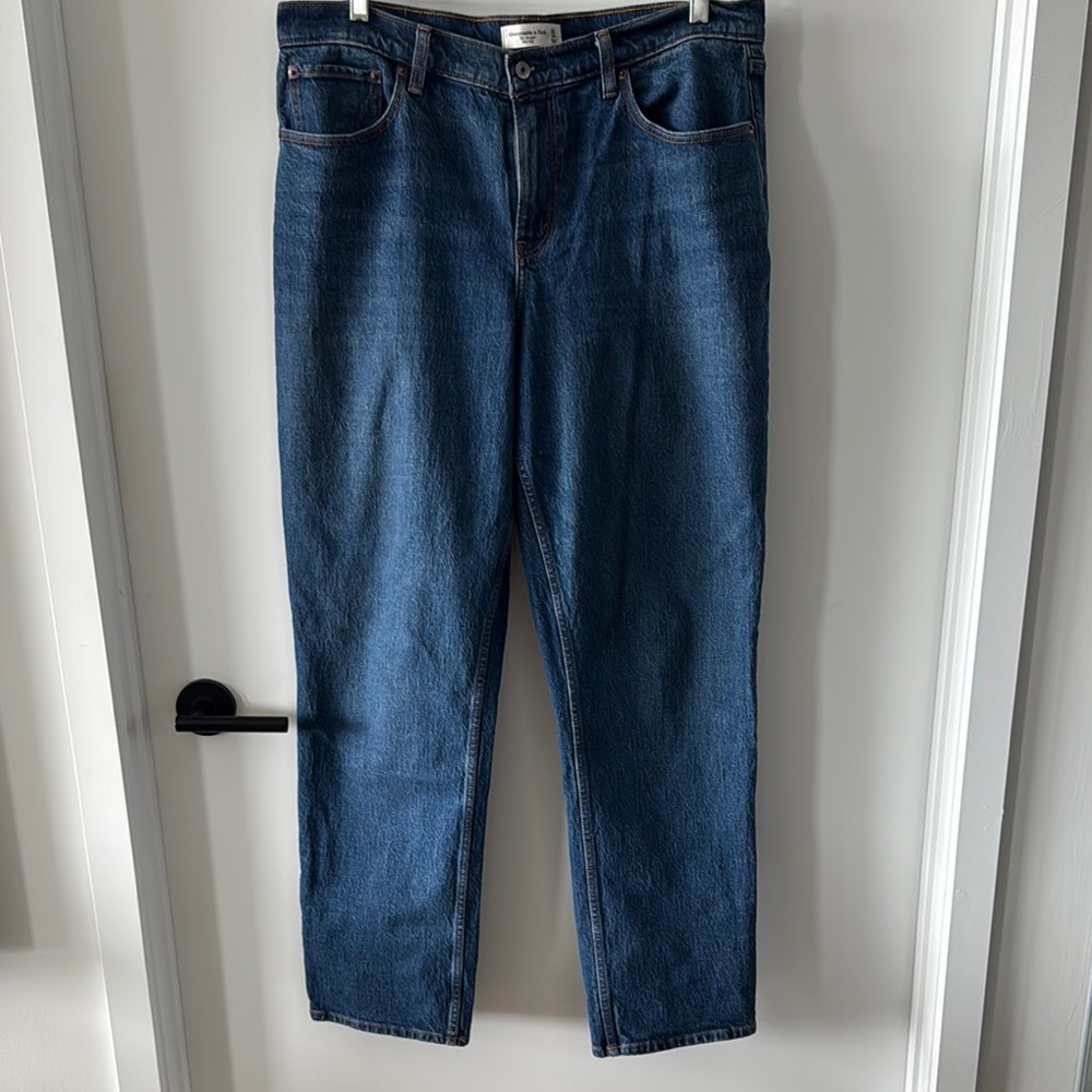 Abercrombie straight mid rise blue jeans 32L